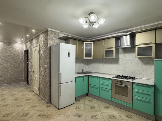 Продам трехкомнатную (3-комн.) квартиру, Дачная ул, 12к1, Рязань г