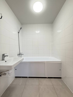 Продам трехкомнатную (3-комн.) квартиру, 100 кв-л, 1к3, Москва г