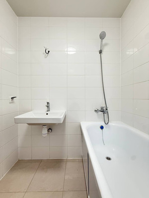 Продам трехкомнатную (3-комн.) квартиру, 100 кв-л, 1к3, Москва г