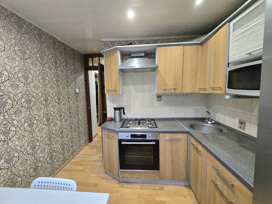 Продам трехкомнатную (3-комн.) квартиру, Чайковского ул, 27, Ступино г