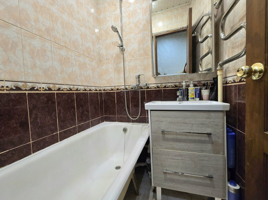 Продам трехкомнатную (3-комн.) квартиру, Чайковского ул, 27, Ступино г