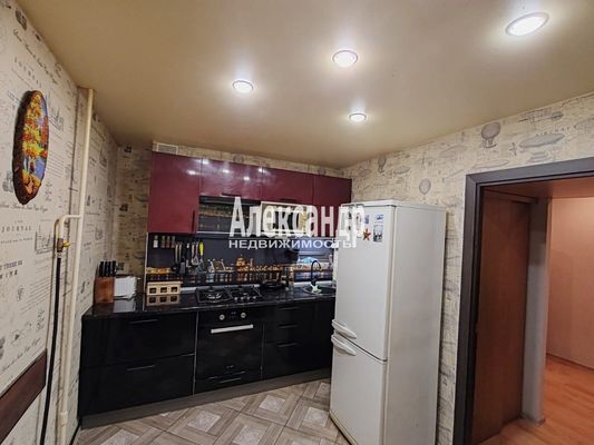 Продам трехкомнатную (3-комн.) квартиру, Пискарёвский пр-кт, 52, Санкт-Петербург г