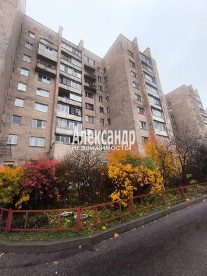 Продам трехкомнатную (3-комн.) квартиру, Пискарёвский пр-кт, 52, Санкт-Петербург г