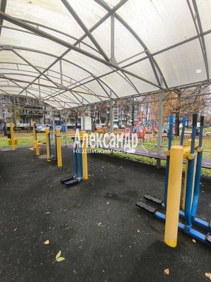 Продам трехкомнатную (3-комн.) квартиру, Пискарёвский пр-кт, 52, Санкт-Петербург г