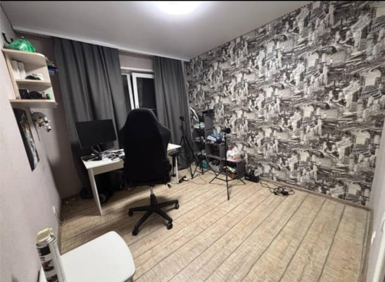 Продам трехкомнатную (3-комн.) квартиру, Курчатова пр-кт, 49, Волгодонск г