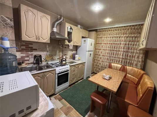 Продам трехкомнатную (3-комн.) квартиру, Курчатова пр-кт, 49, Волгодонск г