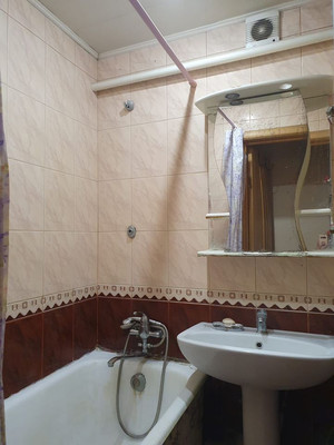 Продам двухкомнатную (2-комн.) квартиру, Есенинский б-р, 1к26, Москва г