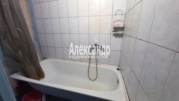 Продам комнату в 5-комн. квартире, Генерала Симоняка ул, 10, Санкт-Петербург г