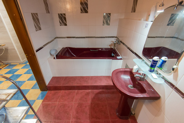 Продам дом, Искристая ул, 82, Ростов-на-Дону г, 0 км от города