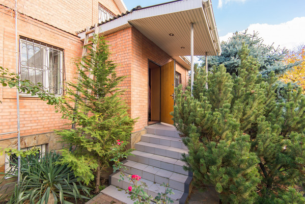 Продам дом, Искристая ул, 82, Ростов-на-Дону г, 0 км от города