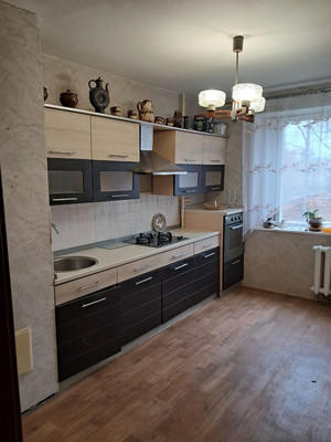 Продам трехкомнатную (3-комн.) квартиру, Кирпичная ул, 6а, Йошкар-Ола г