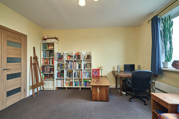 Продам трехкомнатную (3-комн.) квартиру, Осташковская ул, 30, Москва г