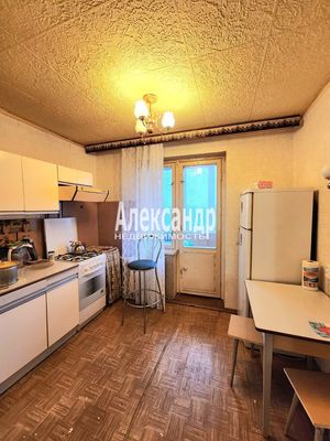 Продам однокомнатную (1-комн.) квартиру, Молодежный б-р, 13, Кириши г