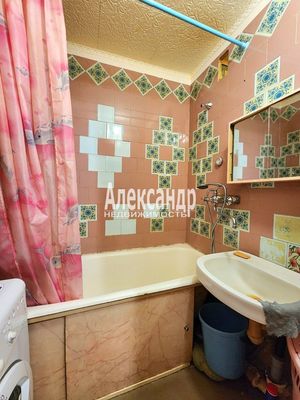 Продам однокомнатную (1-комн.) квартиру, Молодежный б-р, 13, Кириши г