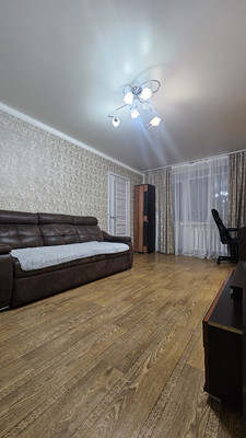 Продам двухкомнатную (2-комн.) квартиру, Комсомольская ул, 21к58, Октябрьский г