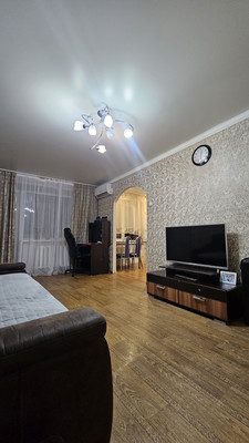 Продам двухкомнатную (2-комн.) квартиру, Комсомольская ул, 21к58, Октябрьский г