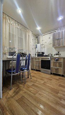 Продам двухкомнатную (2-комн.) квартиру, Комсомольская ул, 21к58, Октябрьский г