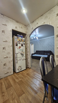 Продам двухкомнатную (2-комн.) квартиру, Комсомольская ул, 21к58, Октябрьский г