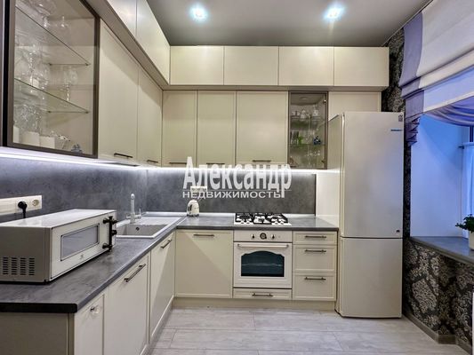 Продам двухкомнатную (2-комн.) квартиру, Октябрьская наб, 74к1, Санкт-Петербург г