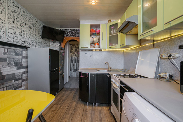 Продам многокомнатную квартиру, Танкиста Хрустицкого ул, 116А, Санкт-Петербург г