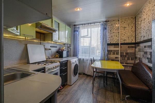 Продам многокомнатную квартиру, Танкиста Хрустицкого ул, 116А, Санкт-Петербург г