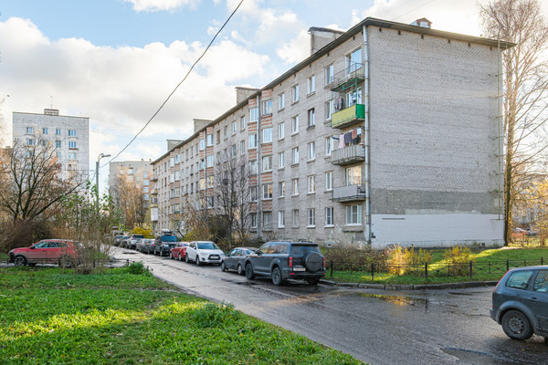 Продам многокомнатную квартиру, Танкиста Хрустицкого ул, 116А, Санкт-Петербург г