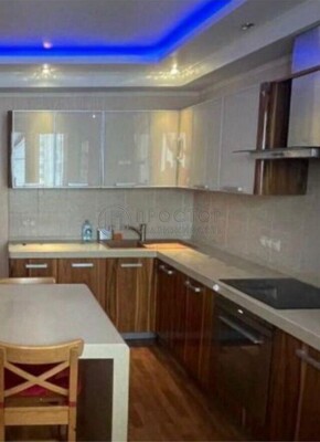 Продам трехкомнатную (3-комн.) квартиру, Маршала Савицкого ул, 16, Москва г