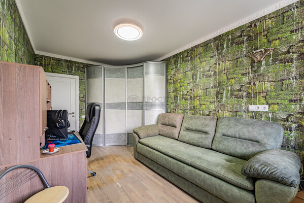 Продам трехкомнатную (3-комн.) квартиру, Гришина ул, 2к1, Москва г