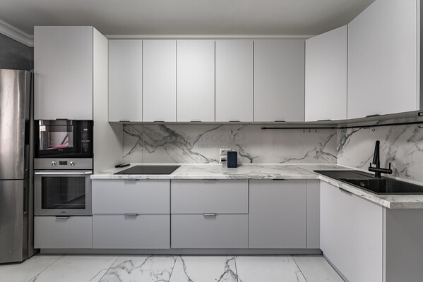 Продам трехкомнатную (3-комн.) квартиру, Гришина ул, 2к1, Москва г