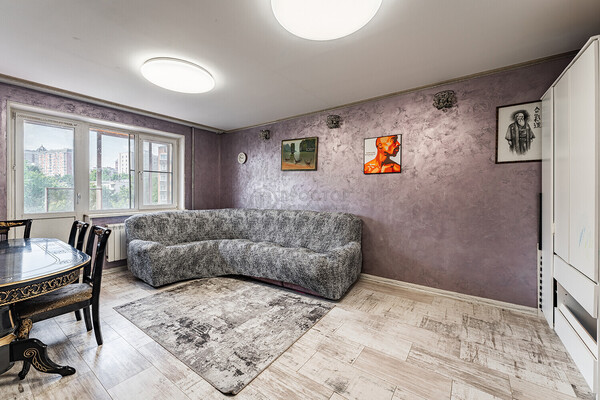 Продам трехкомнатную (3-комн.) квартиру, Гришина ул, 2к1, Москва г