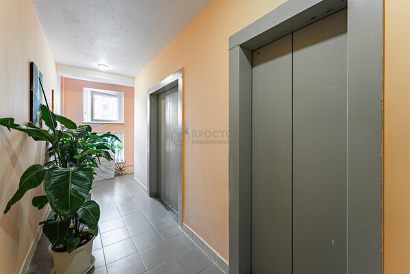 Продам трехкомнатную (3-комн.) квартиру, Гришина ул, 2к1, Москва г