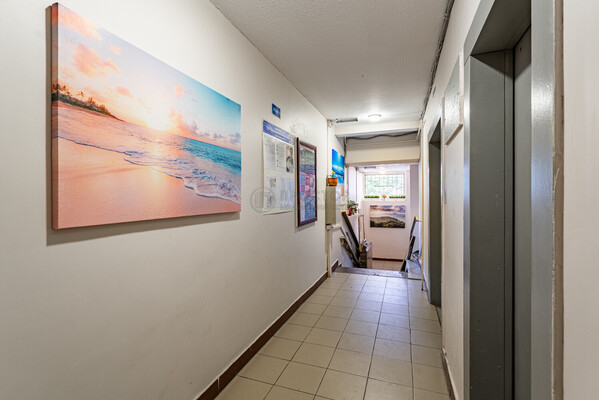 Продам трехкомнатную (3-комн.) квартиру, Гришина ул, 2к1, Москва г