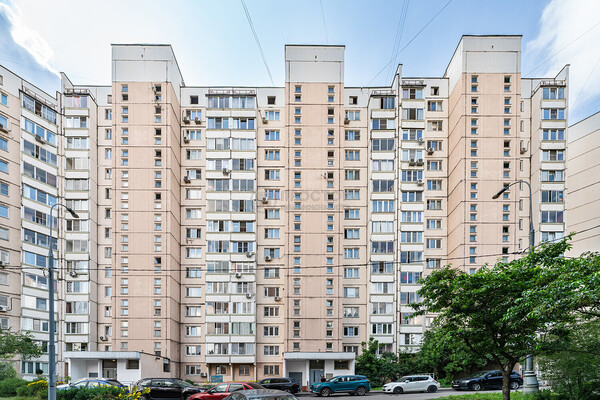 Продам трехкомнатную (3-комн.) квартиру, Гришина ул, 2к1, Москва г