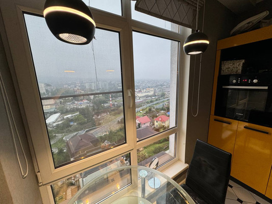 Продам двухкомнатную (2-комн.) квартиру, Виноградная ул, 116А, Беранда с