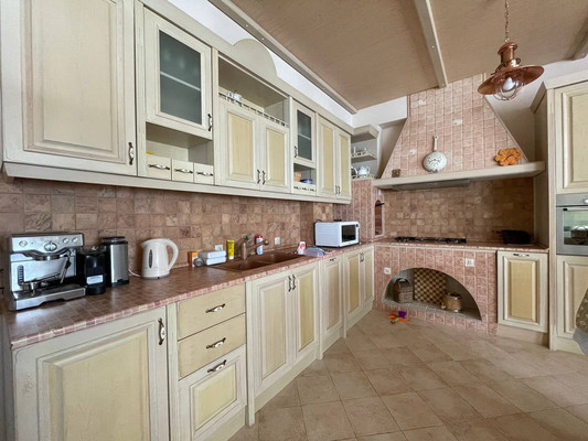 Продам многокомнатную квартиру, Курортный (Хостинский р-н) пр-кт, 17к1, Сочи г