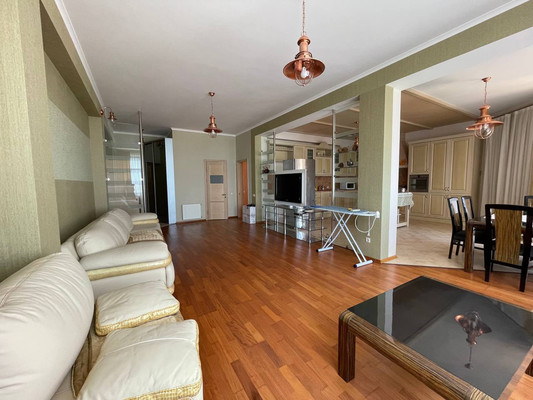 Продам многокомнатную квартиру, Курортный (Хостинский р-н) пр-кт, 17к1, Сочи г