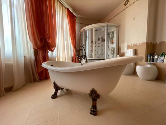 Продам многокомнатную квартиру, Курортный (Хостинский р-н) пр-кт, 17к1, Сочи г