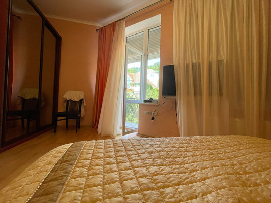 Продам многокомнатную квартиру, Курортный (Хостинский р-н) пр-кт, 17к1, Сочи г