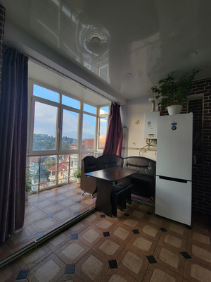 Продам трехкомнатную (3-комн.) квартиру, Учительская (Хостинский р-н) ул, 24г, Сочи г