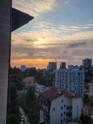 Продам трехкомнатную (3-комн.) квартиру, Учительская (Хостинский р-н) ул, 24г, Сочи г