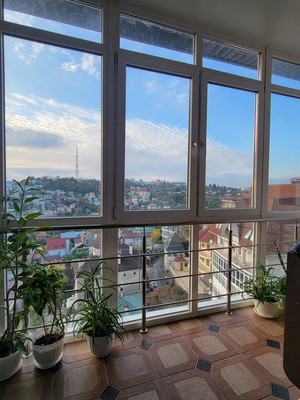 Продам трехкомнатную (3-комн.) квартиру, Учительская (Хостинский р-н) ул, 24г, Сочи г