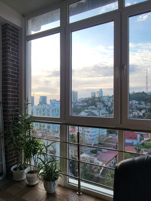 Продам трехкомнатную (3-комн.) квартиру, Учительская (Хостинский р-н) ул, 24г, Сочи г