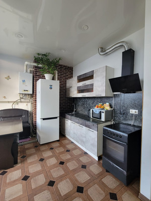 Продам трехкомнатную (3-комн.) квартиру, Учительская (Хостинский р-н) ул, 24г, Сочи г