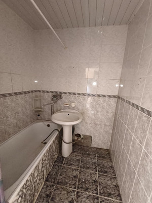 Продам двухкомнатную (2-комн.) квартиру, Школьная ул, 2А, Агой с