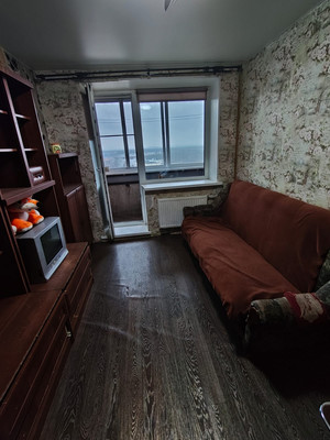 Продам комнату в 6-комн. квартире, Металлургов ул, 4, Колпино г