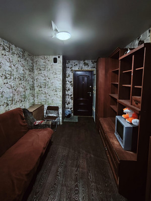 Продам комнату в 6-комн. квартире, Металлургов ул, 4, Колпино г