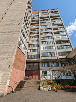 Продам комнату в 6-комн. квартире, Металлургов ул, 4, Колпино г