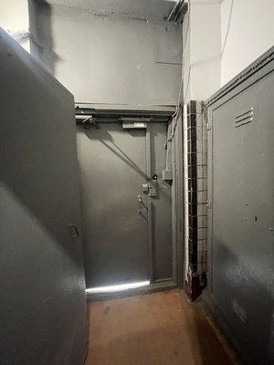 Продам трехкомнатную (3-комн.) квартиру, Трофимова ул, 35к20, Москва г