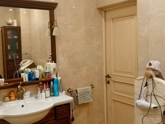 Продам трехкомнатную (3-комн.) квартиру, Трофимова ул, 35к20, Москва г