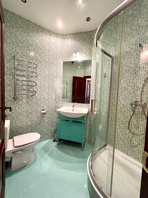 Продам трехкомнатную (3-комн.) квартиру, Нежинская ул, 8к1, Москва г